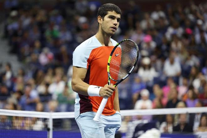 表现吸引了 表现吸引了