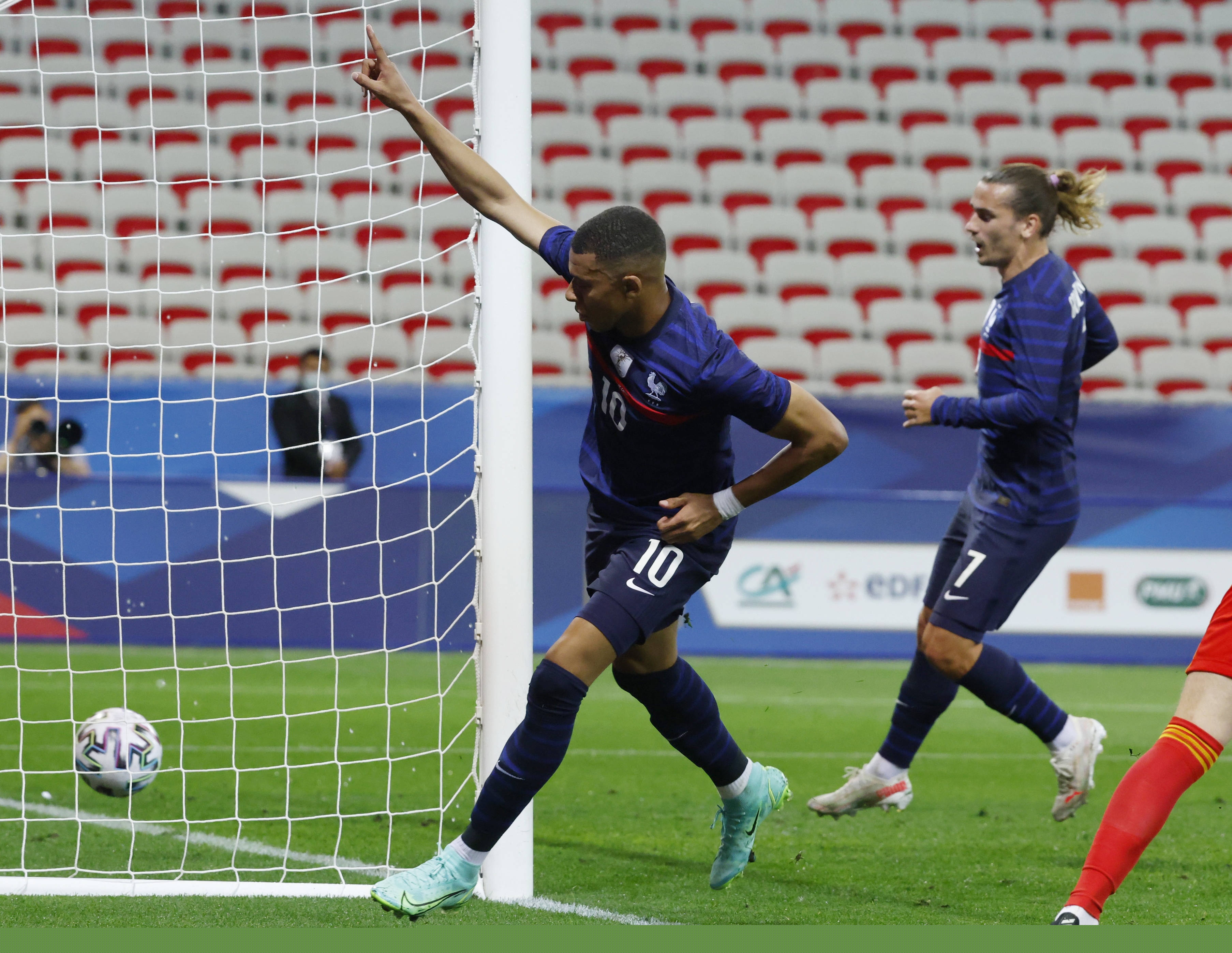 率则把上垒 率则把上垒